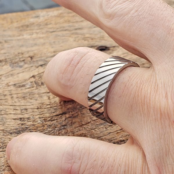 carina-diagonal-grooved-unique-rings-7mm