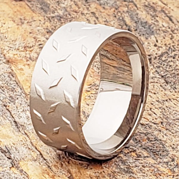 diamond-plate-carved-titanium-10mm-rings