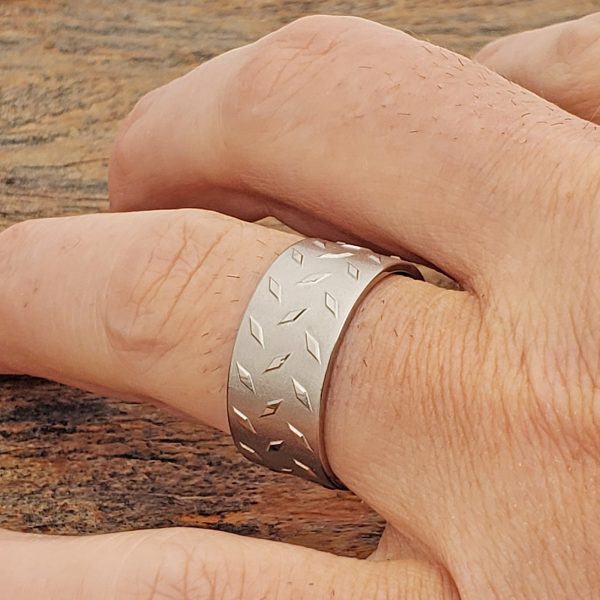 diamond-plate-carved-titanium-rings-10mm