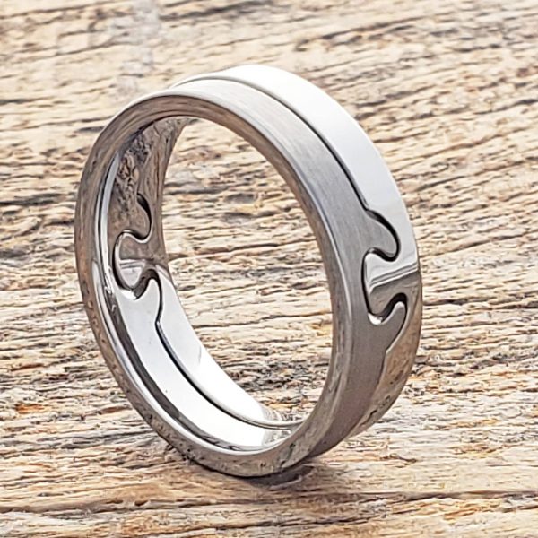interlocking-brushed-6mm-puzzle-rings