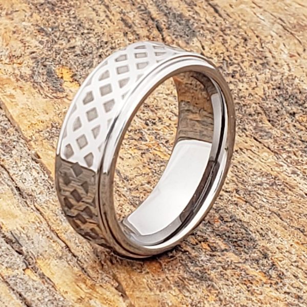 labyrinth-knotwork-polished-8mm-carved-rings